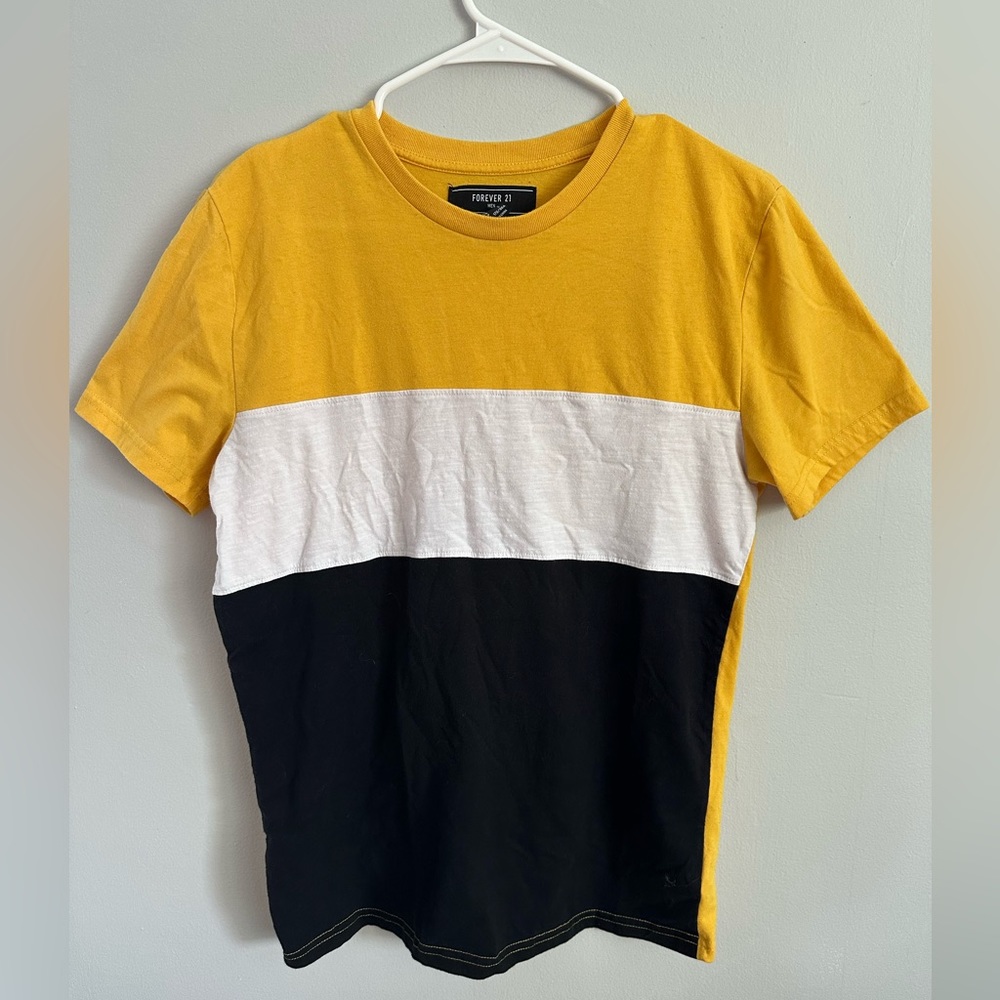 Forever 21 T-Shirt